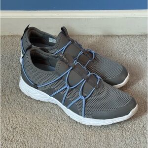 Vionic Women’s slip on sneakers